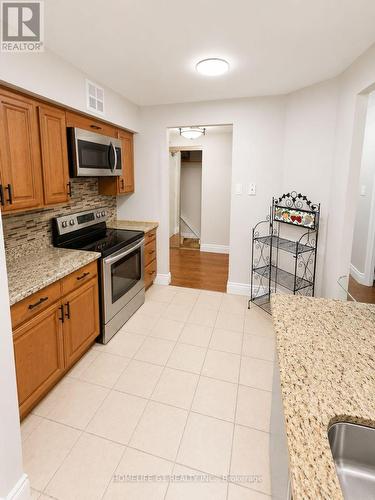 301 - 633 BAY STREET , Toronto, Ontario M5G 2G4 4