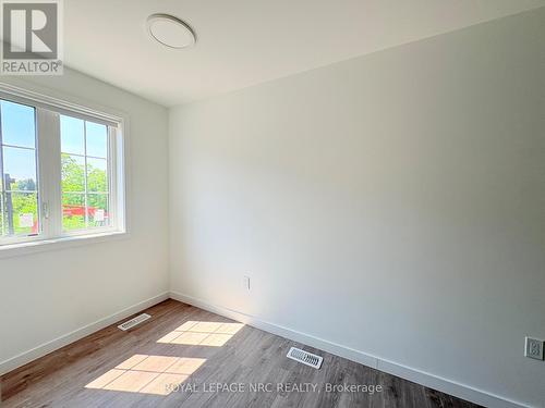 90 HIGHRIVER TRAIL , Welland (Broadway), Ontario L3C 0H6 2