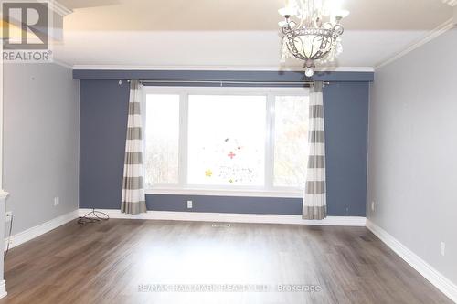 UPPER UNIT - 8 MEADOWLAND AVENUE , Barrie, Ontario L4N 2Y4 2