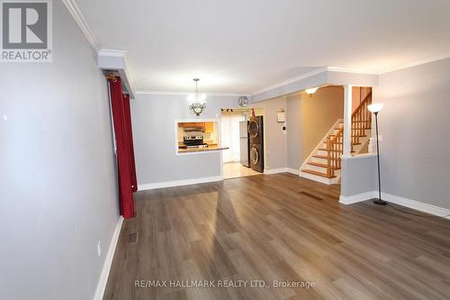 UPPER UNIT - 8 MEADOWLAND AVENUE , Barrie, Ontario L4N 2Y4 4