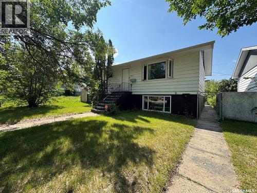 1051 109th STREET  North Battleford, SK S9A 2E3