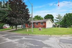 1401 METZ CRESCENT  Ottawa, ON K1K 3Z7