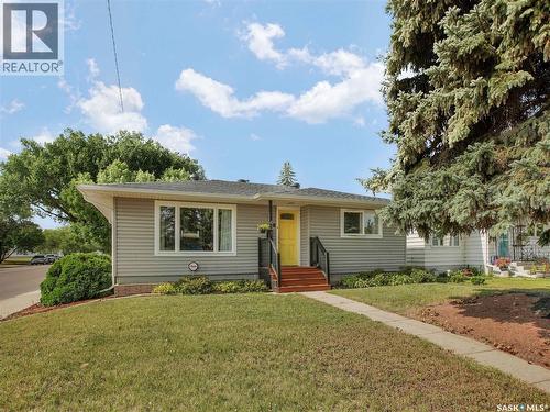 401 R AVENUE N  Saskatoon, SK S7L 2Y8