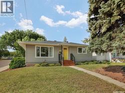 401 R AVENUE N  Saskatoon, SK S7L 2Y8