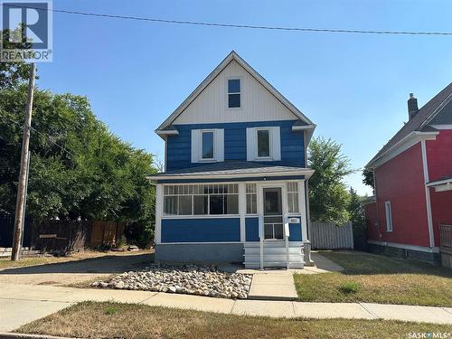 821 6Th Avenue Nw, Moose Jaw, SK 