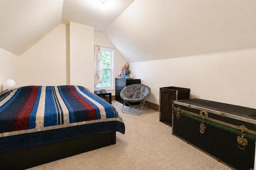 3rd floor bed. - 697 Sara Avenue, Winnipeg, MB 