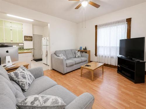 Main floor unit. - 697 Sara Avenue, Winnipeg, MB 
