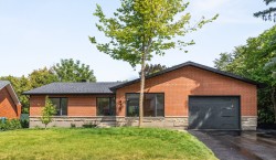 476 Av. Townshend  Saint-Lambert, QC J4R 1M3