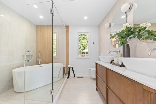 Master Bathroom - 476 Av. Townshend, Saint-Lambert, QC 