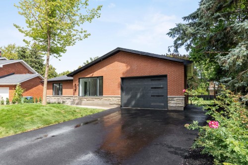 Front of Structure - 476 Av. Townshend, Saint-Lambert, QC 
