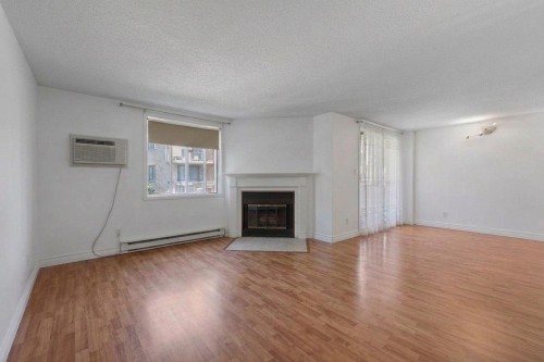 Salon - 3-14464 Rue Aumais, Montréal (Pierrefonds-Roxboro), QC 