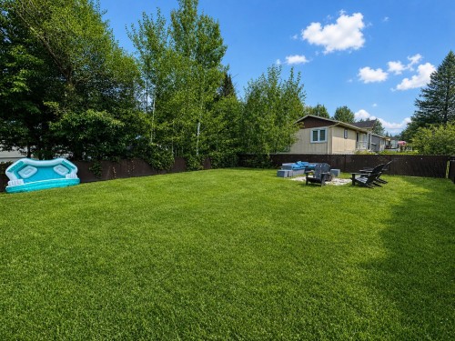 Courtyard - 655 Rue De La Plage, Sainte-Julienne, QC 