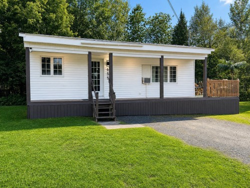 Front of Structure - 655 Rue De La Plage, Sainte-Julienne, QC 