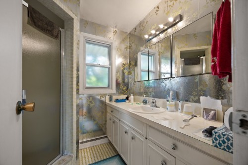 Salle de bains attenante à la CCP - 1330 Av. Kingsley, Dorval, QC 