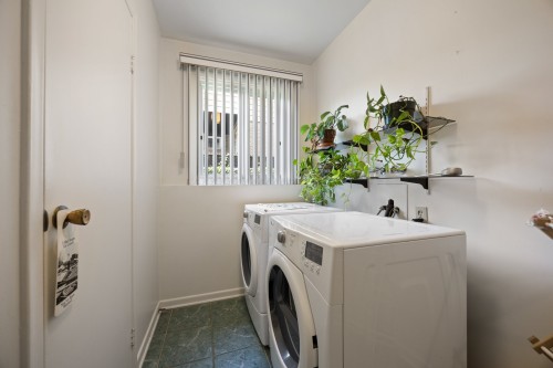 Salle de lavage - 1330 Av. Kingsley, Dorval, QC 