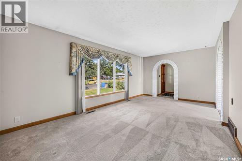 27 Ellison Crescent, Regina, SK 