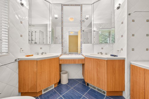 Salle de bains attenante à la CCP - 156 Av. Wicksteed, Mont-Royal, QC 