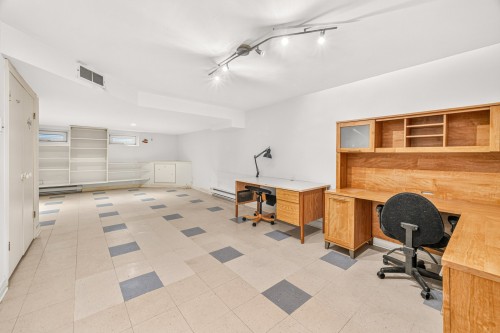 Sous-sol - 156 Av. Wicksteed, Mont-Royal, QC 