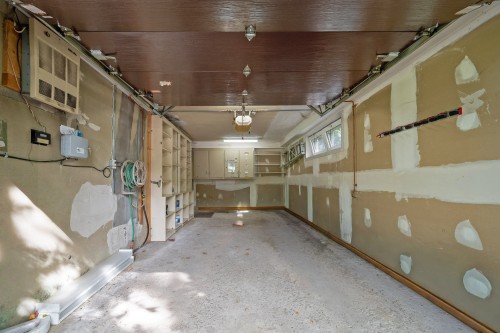 Garage - 156 Av. Wicksteed, Mont-Royal, QC 
