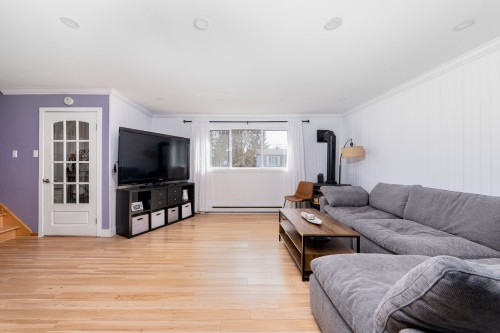 Salon - 464 23E Avenue, L'Île-Perrot, QC 