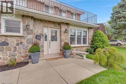 8 Blue Spruce Court, Kitchener, ON 