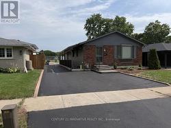 UPPER - 541 CHAMBERLAIN ROAD  Burlington, ON L7L 2V2