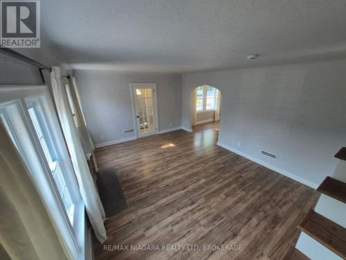 5944 DORCHESTER ROAD , Niagara Falls (Dorchester), Ontario L2G 5S9 4