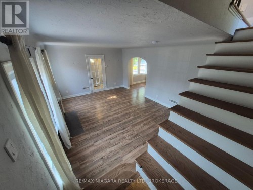 5944 DORCHESTER ROAD , Niagara Falls (Dorchester), Ontario L2G 5S9 5