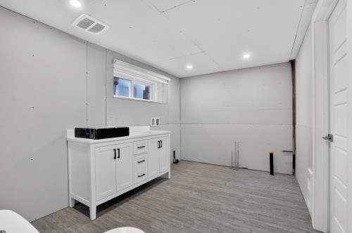 Powder room - 377 55E Avenue, Pointe-Calumet, QC 