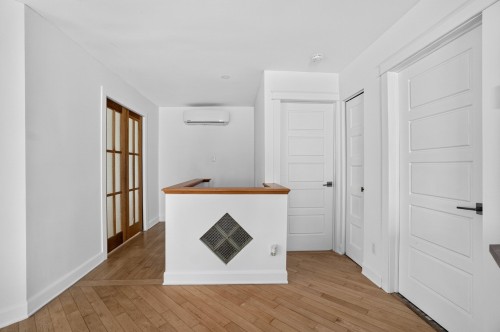 Passageway - 377 55E Avenue, Pointe-Calumet, QC 