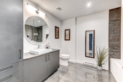 Salle de bains - 618-280 Route 132, Saint-Constant, QC 