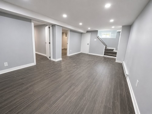 Salon - A-2137 Av. Marcil, Montréal (Côte-Des-Neiges/Notre-Dame-De-Grâce), QC 