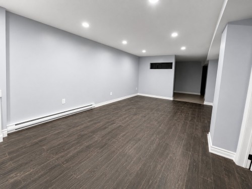 Salon - A-2137 Av. Marcil, Montréal (Côte-Des-Neiges/Notre-Dame-De-Grâce), QC 