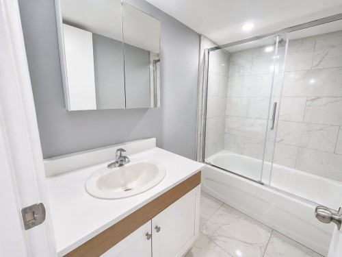 Salle de bains - A-2137 Av. Marcil, Montréal (Côte-Des-Neiges/Notre-Dame-De-Grâce), QC 