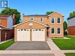 35 GOLDEN MEADOW DRIVE  Kitchener, ON N2N 2L9