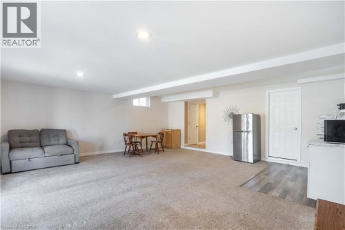 592 BONAVISTA Drive Unit# Lower , Waterloo, Ontario N2K 4B3 4