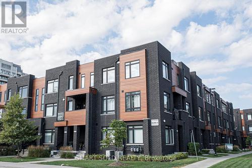 105 - 370D RED MAPLE ROAD  Richmond Hill, ON L4C 5T4