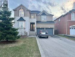 18 FOUNTAIN COURT  Richmond Hill, ON L4S 2K4
