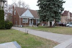 8 TALBOT ROAD  Toronto, ON M2N 2S9