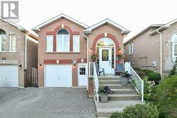 32 SMITH STREET Bradford West Gwillimbury, ON L3Z 3C9