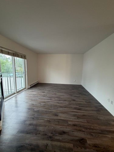 Salon - 932 Rue Du Ruisseau, Saint-Jérôme, QC 