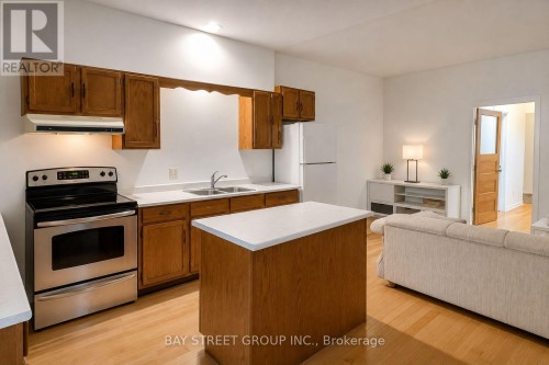 586 HURON STREET , Toronto, Ontario M5R 2R7 2