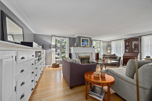 Salon - 538 Av. Westhill, Beaconsfield, QC 
