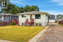 1016 Hastings STREET  Moose Jaw, SK S6H 5R8