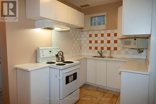 2B DEBELL LANE , Toronto, Ontario M2M 3Z4 5