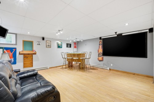 Family Room - 7 Rue Côté, Saint-Constant, QC 