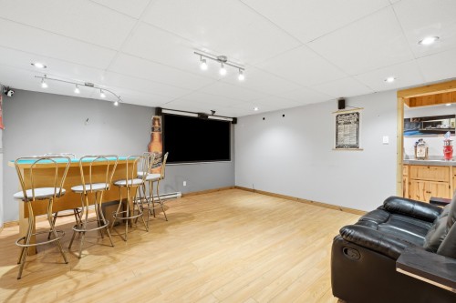 Family Room - 7 Rue Côté, Saint-Constant, QC 