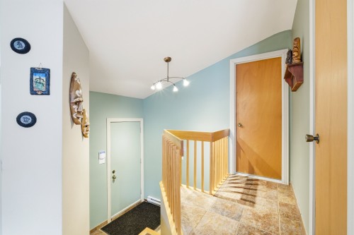 Mud Room - 7 Rue Côté, Saint-Constant, QC 