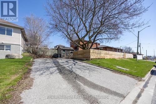 MAIN - 324 COLLEGE AVENUE , Oshawa, Ontario L1J 1S1 2
