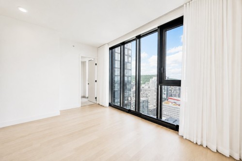 Salon - 3724-1210 Rue Jeanne-Mance, Montréal (Ville-Marie), QC 